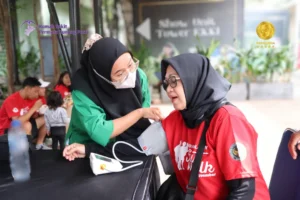Ambulans siaga dan tim kesehatan RS Permata Gunung Putri mendukung Fun Walk PPPAD di Podomoro Golf View 16 November 2025