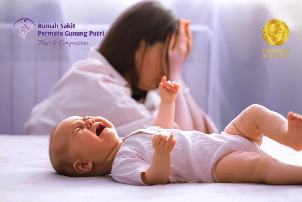 Ibu mengalami baby blues setelah melahirkan dan merasa sedih tanpa sebab
