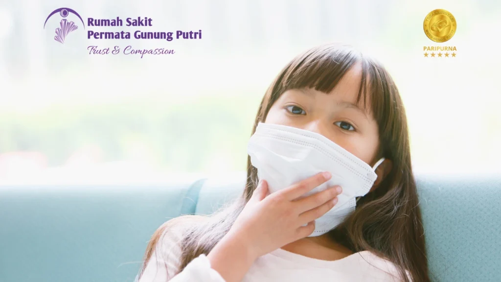 Ilustrasi pasien mengalami ISPA saat musim hujan akibat ventilasi rumah tertutup dan penularan virus di dalam ruangan