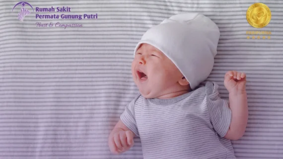 Bayi Menangis Terus di Minggu Pertama? Dia Bukan Rewel, Dia Sedang “Homesick”
