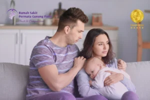 Benarkah “Butuh Sekampung” untuk Besarkan Anak? Ini Alasan Medis Kenapa Ibu Baru Tidak Boleh Dibiarkan Sendirian