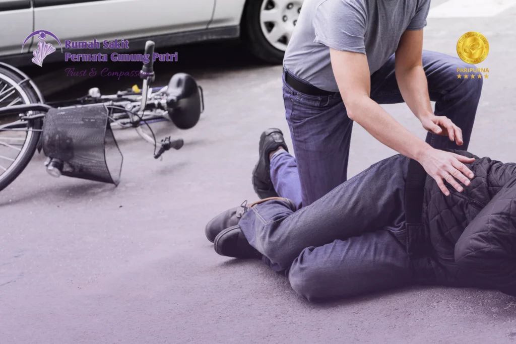 pertolongan pertama korban kecelakaan motor di jalan raya
